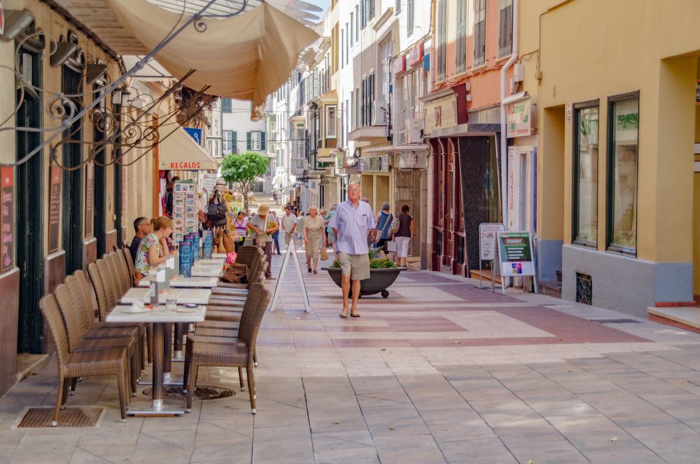 Restaurants along Mahón