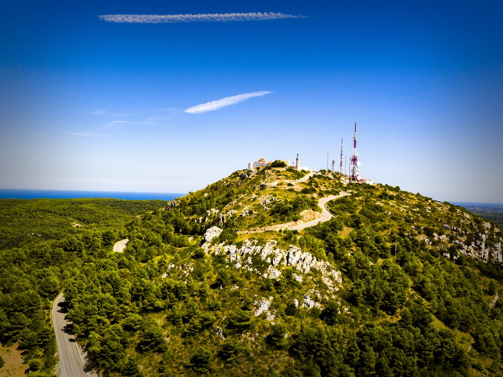 Trail leading to the peak of Monte Toro