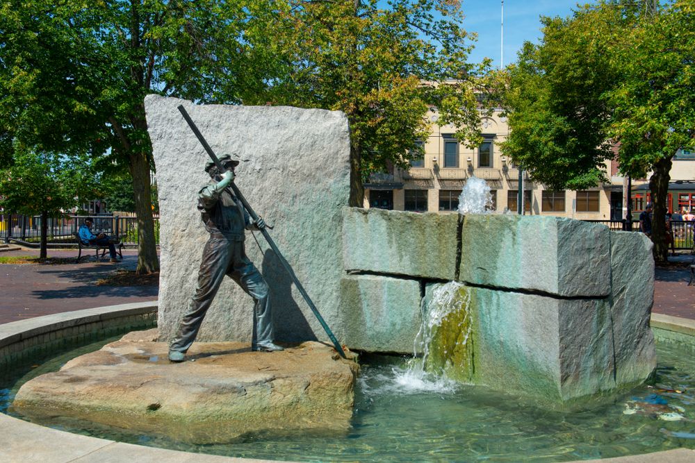 Worker sculpture at Lowell National Historical Park