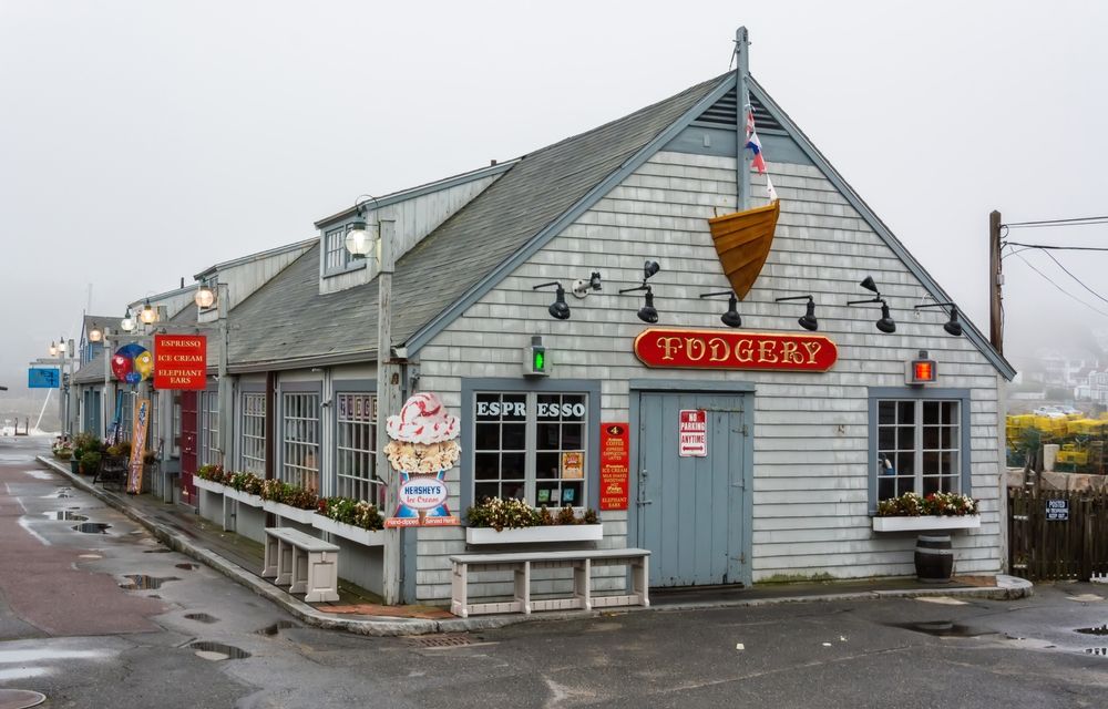 Exterior of Rockport Fudgery