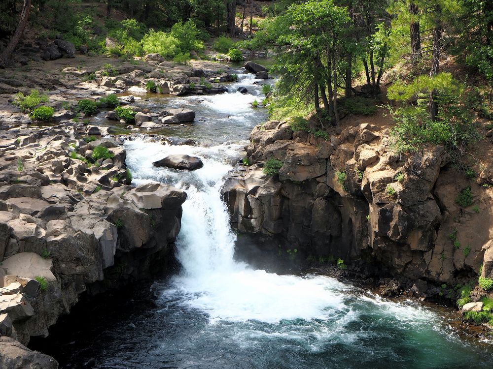 Water flowing at the mccloud falls and rocky trails.
