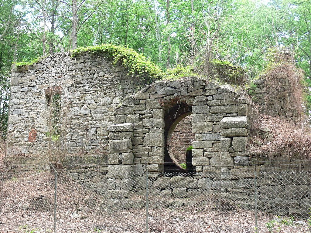 Grove shaft ruins at Midlothian Mines Park