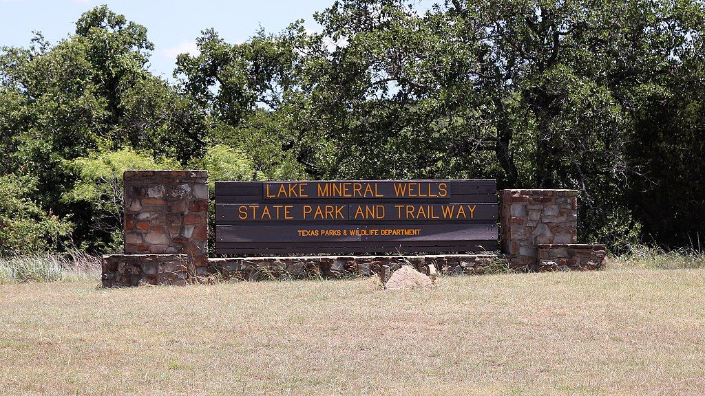 Welcome sign of Lake Mineral Wells State Park