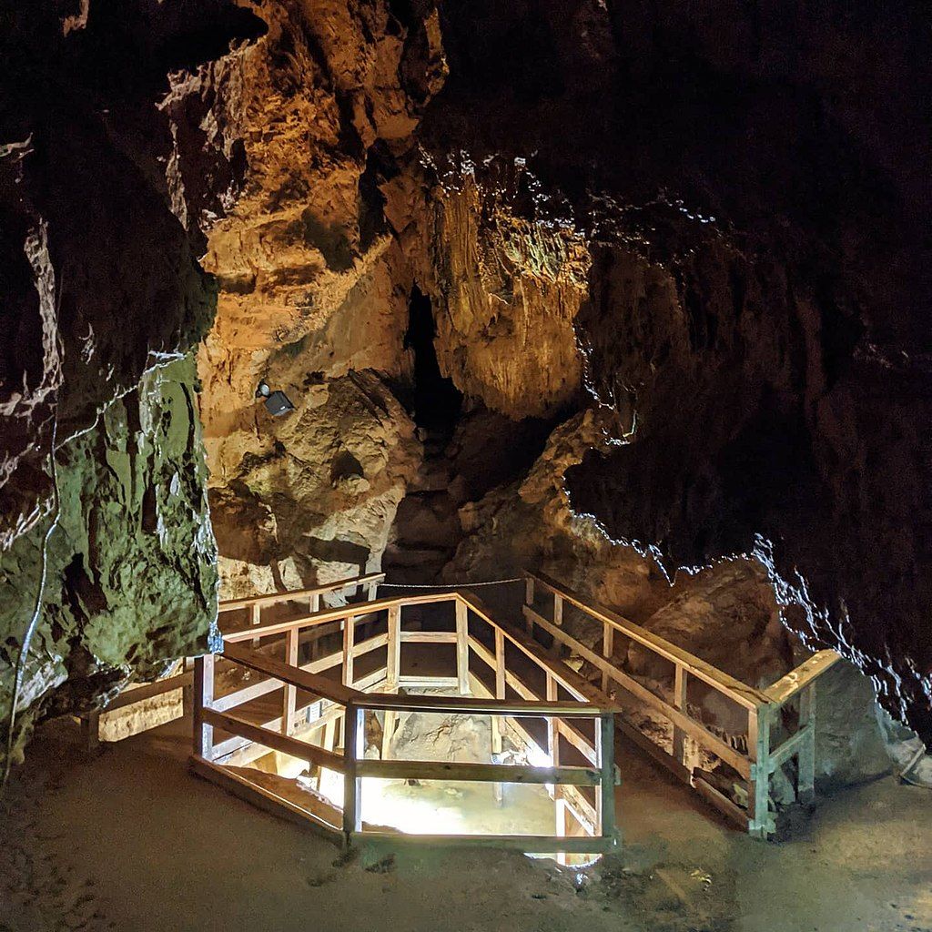 Mirror lake in Caverns at Natural Bridge