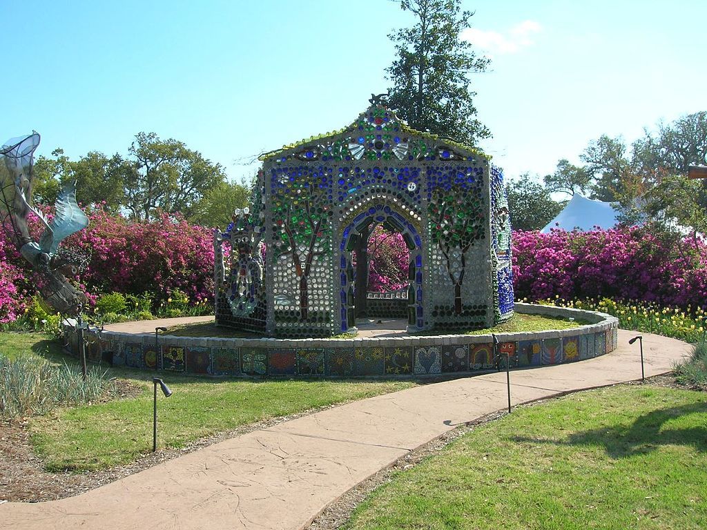 Bottle house at Airlie Gardens
