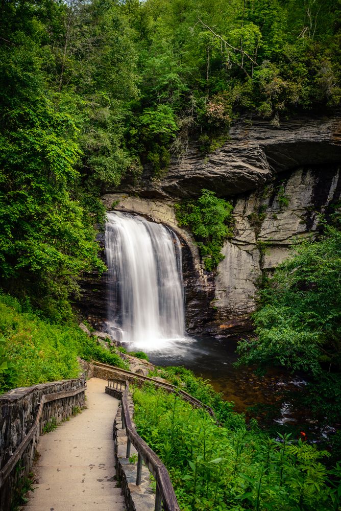 Scenic view of Looking Glass Falls