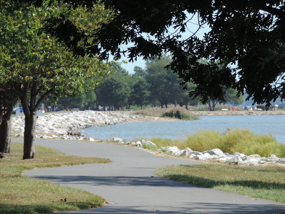 Paved trail of Battery Park
