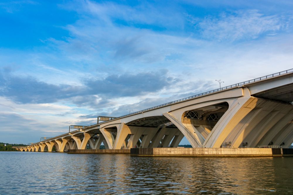 Daytime view of the Woodrow Wilson Memorial Bridge