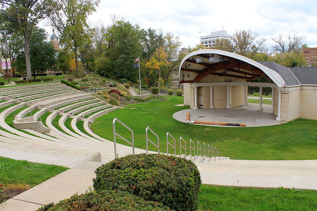 Daytime view of the empty Warren Amphitheatre