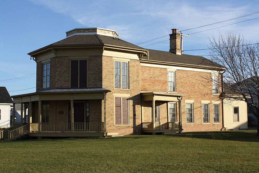 Exterior of Neenah Historical Society