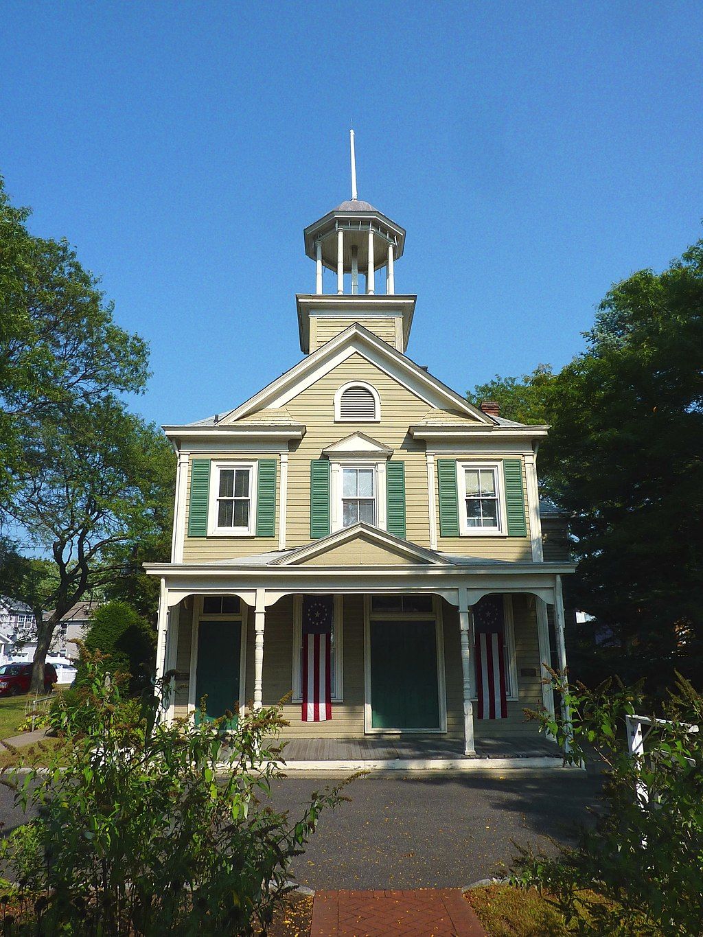 Exterior of the Hicksville Gregory Museum