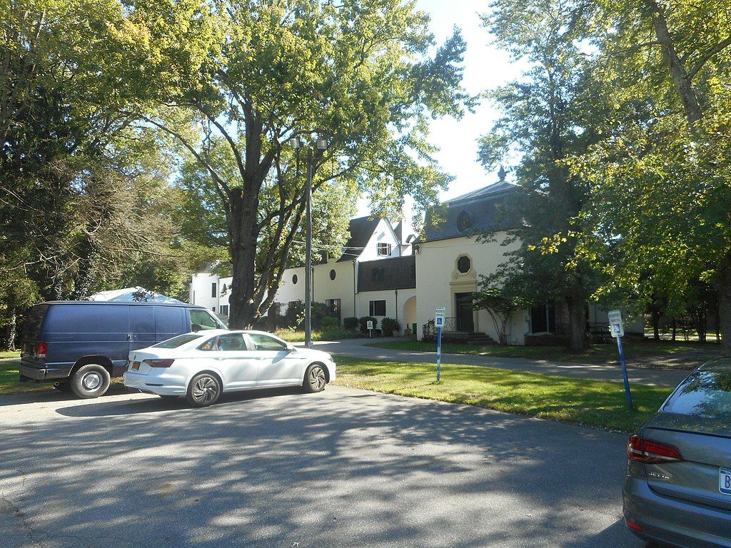 Chelsea mansion at Muttontown Preserve