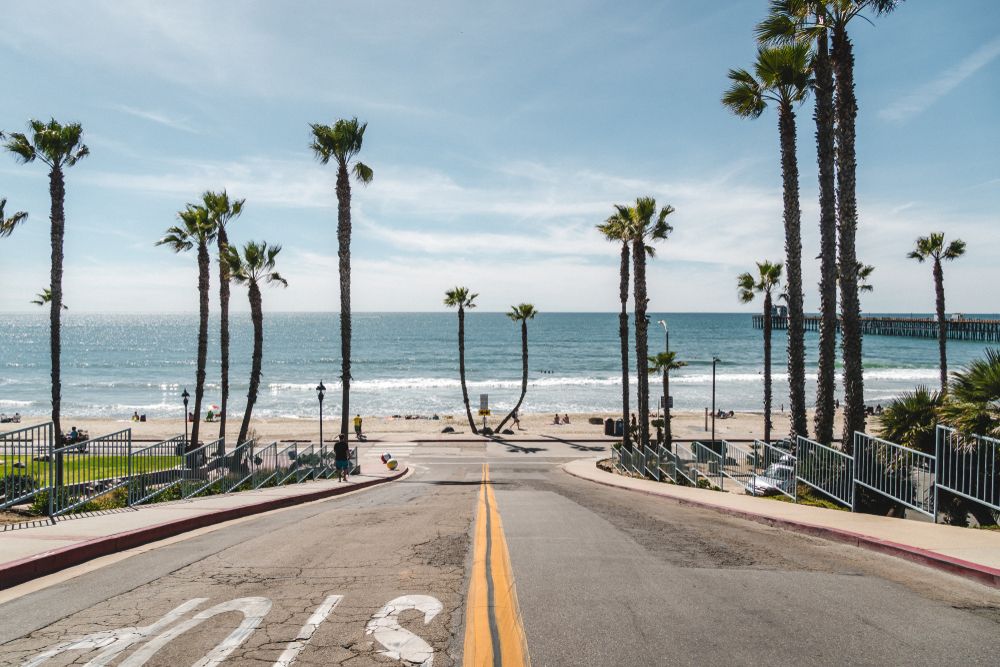 Road leading to Tyson Street Beach