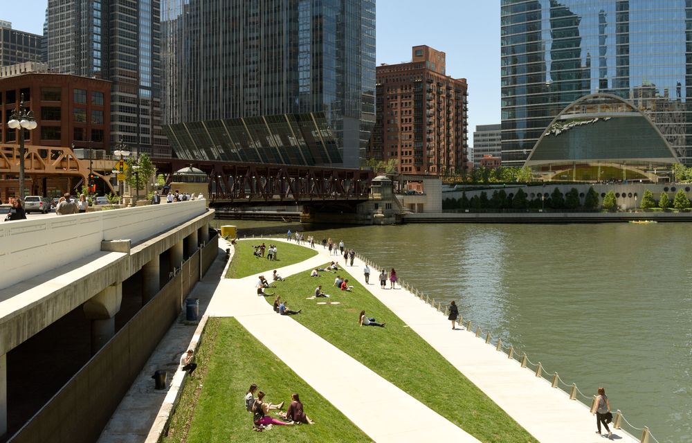 People at the Chicago Riverwalk