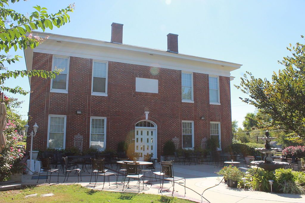 Facade of the James County Courthouse