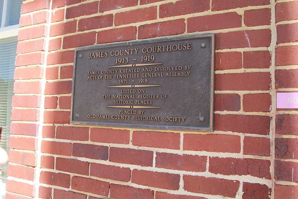 Marker plaque of the James County Courthouse