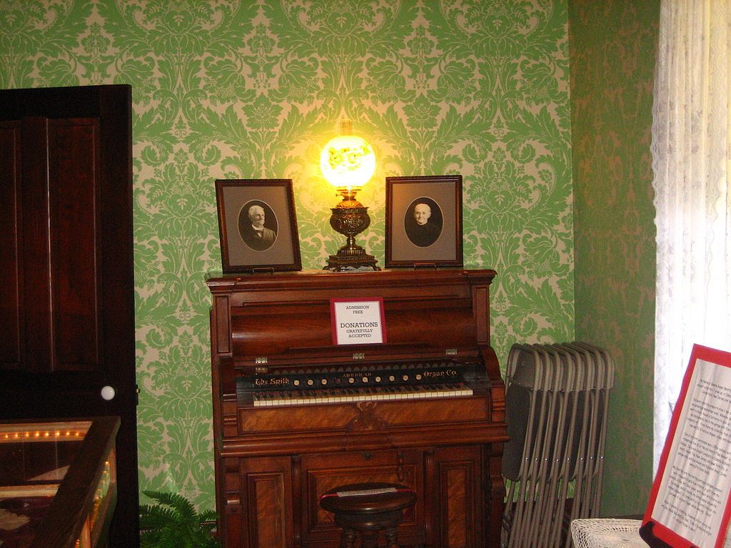 Organ instrument in the Historic White-Pool House