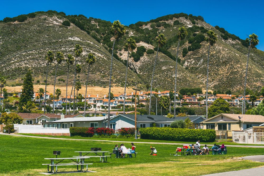 People having picnics at Spyglass Park