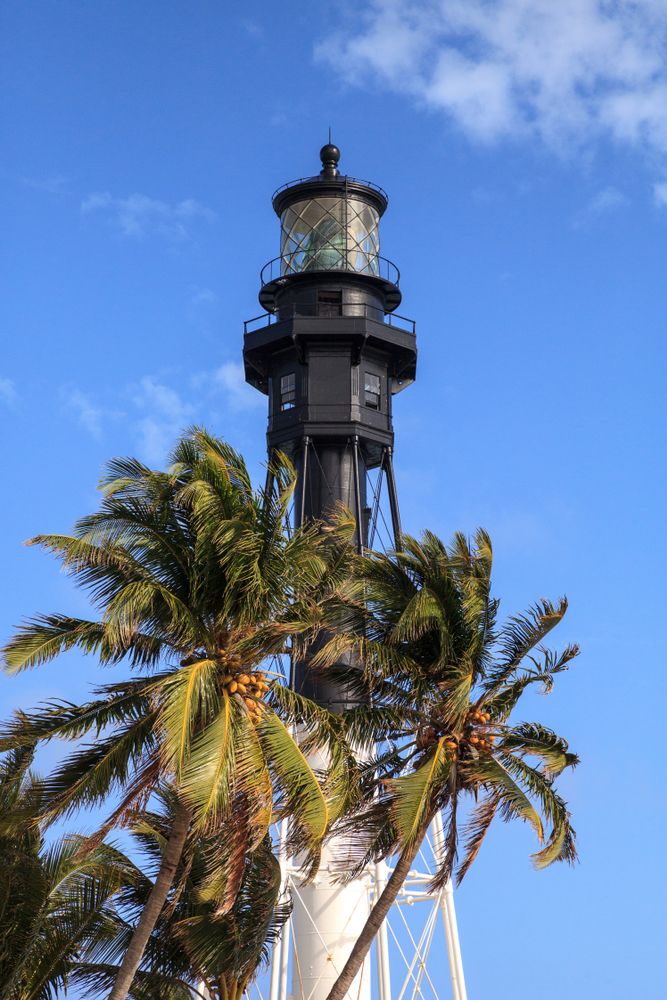 The top half of Hillsboro Inlet Lighthouse