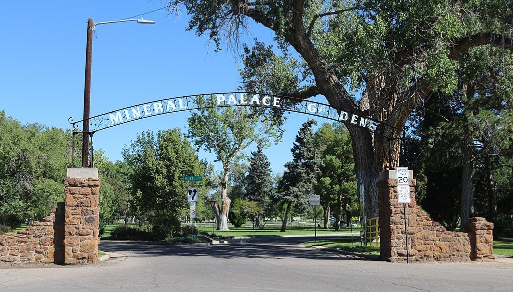 Entrance arch of Mineral Palace Park