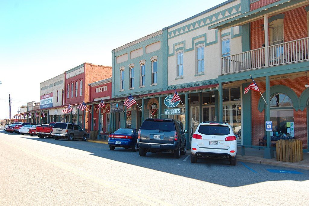Exterior of Historic Inn & Antiques Mall