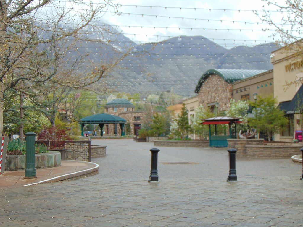 Walkway of The Shops at Riverwoods