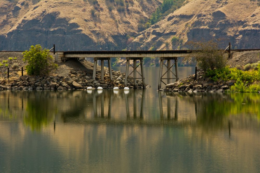 A bridge over snake river at Wawawai County Park
