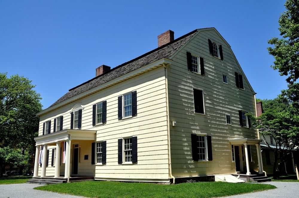 Exterior of King Manor Museum