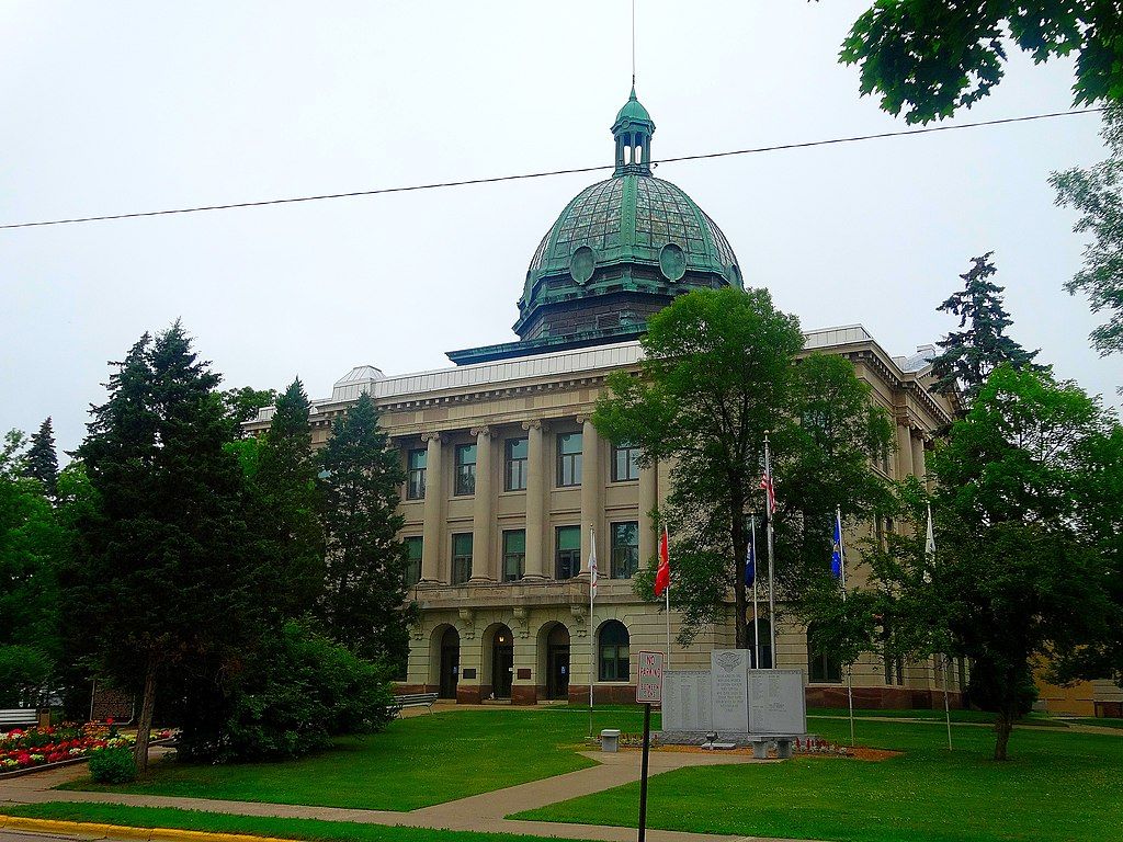 Side view of Oneida County Courthouse's exterior
