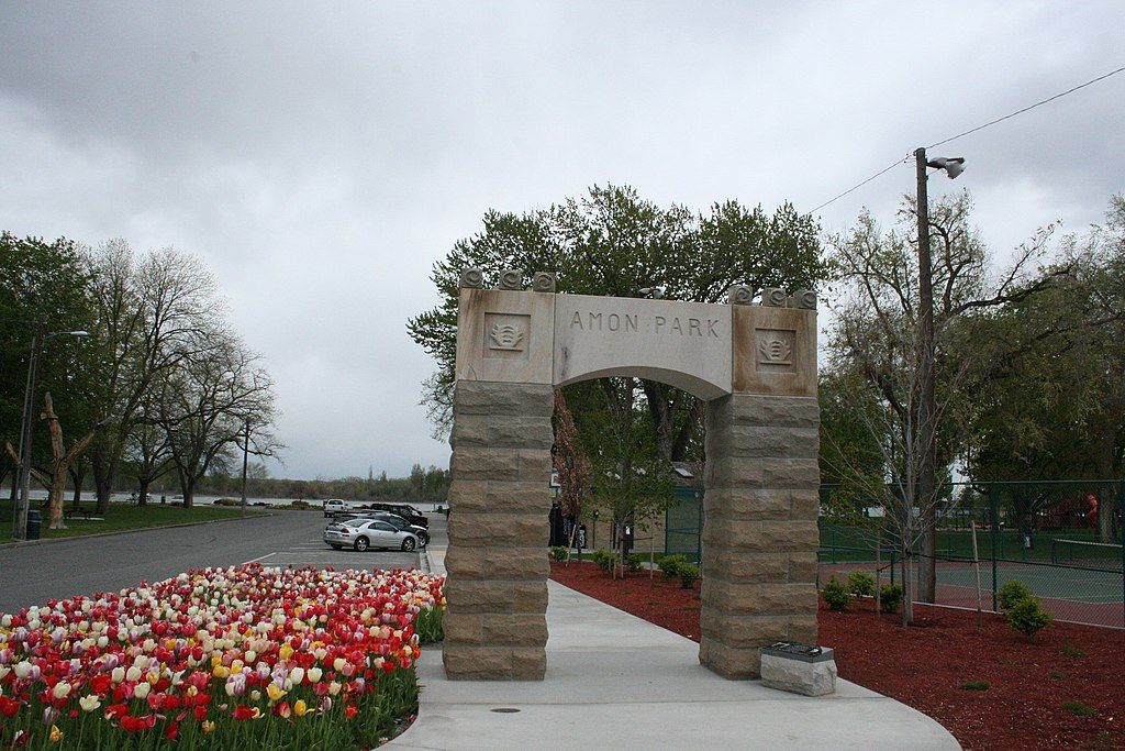 Name of Howard Amon Park on a stone archway