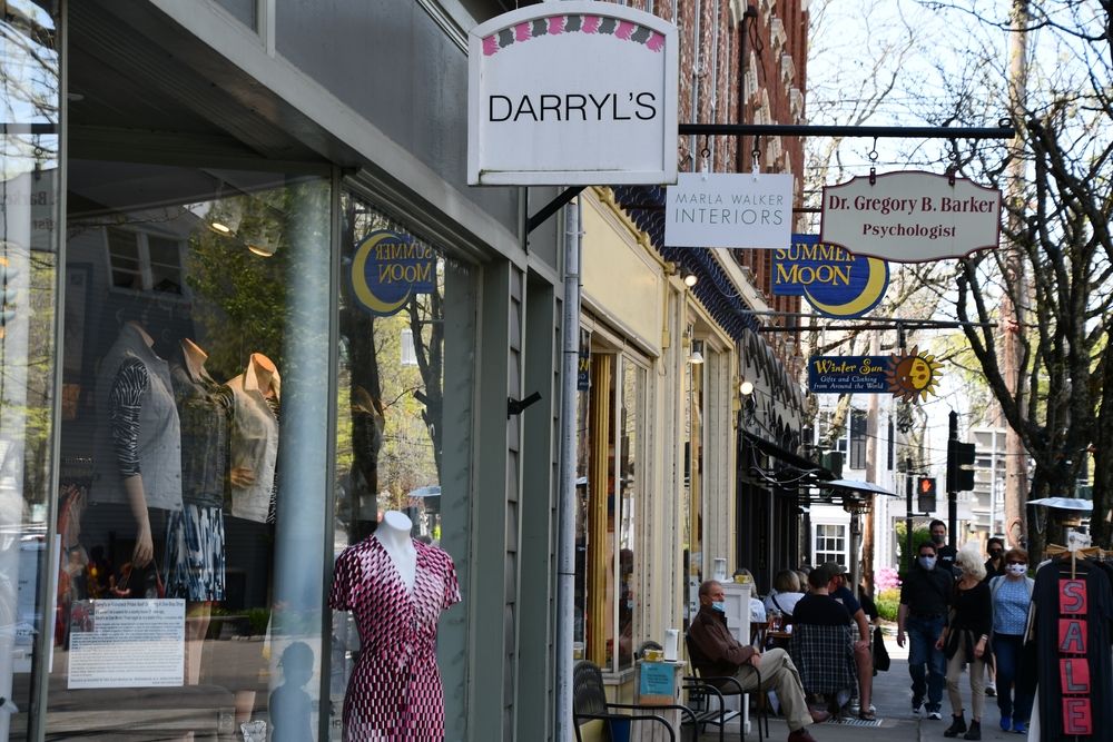 Store signs at Market Street