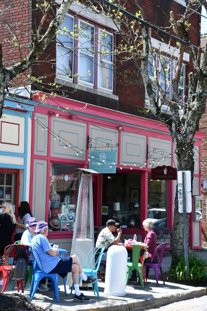 A cafe at Market Street