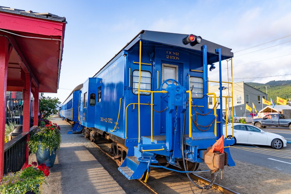 Blue train at the Oregon Coast Scenic Railroad.