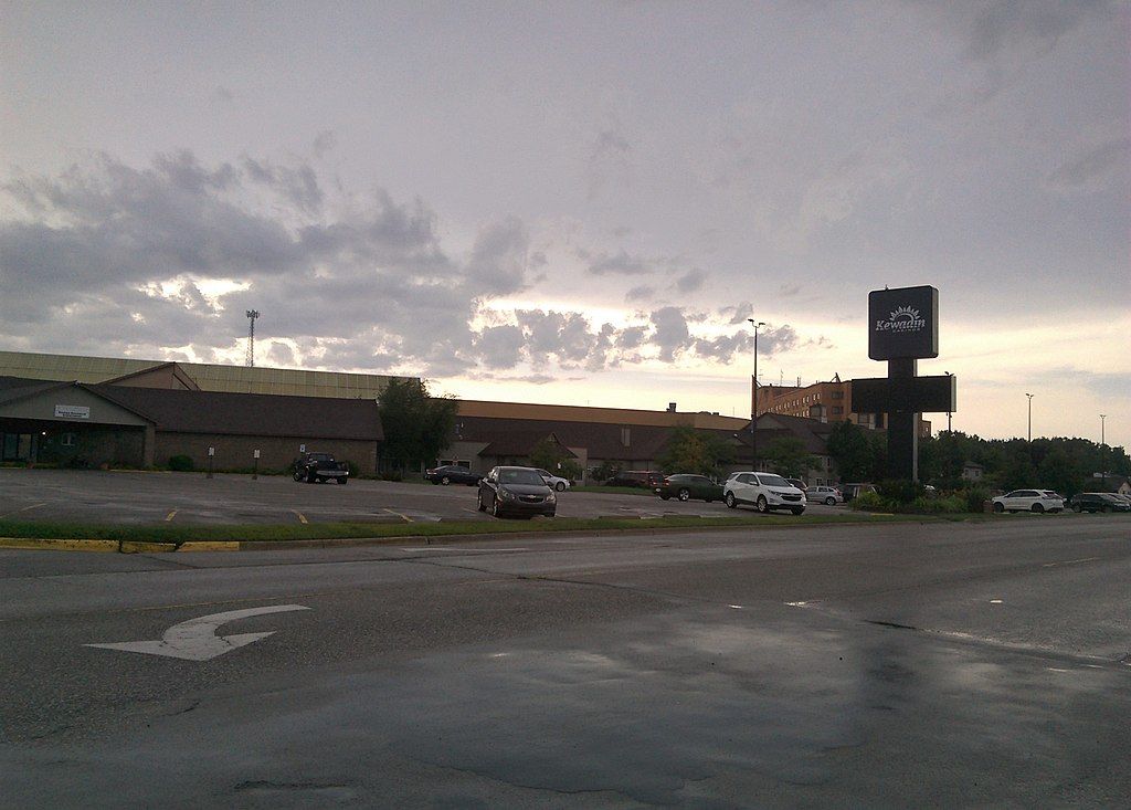 Exterior and parking lot of Kewadin Casino