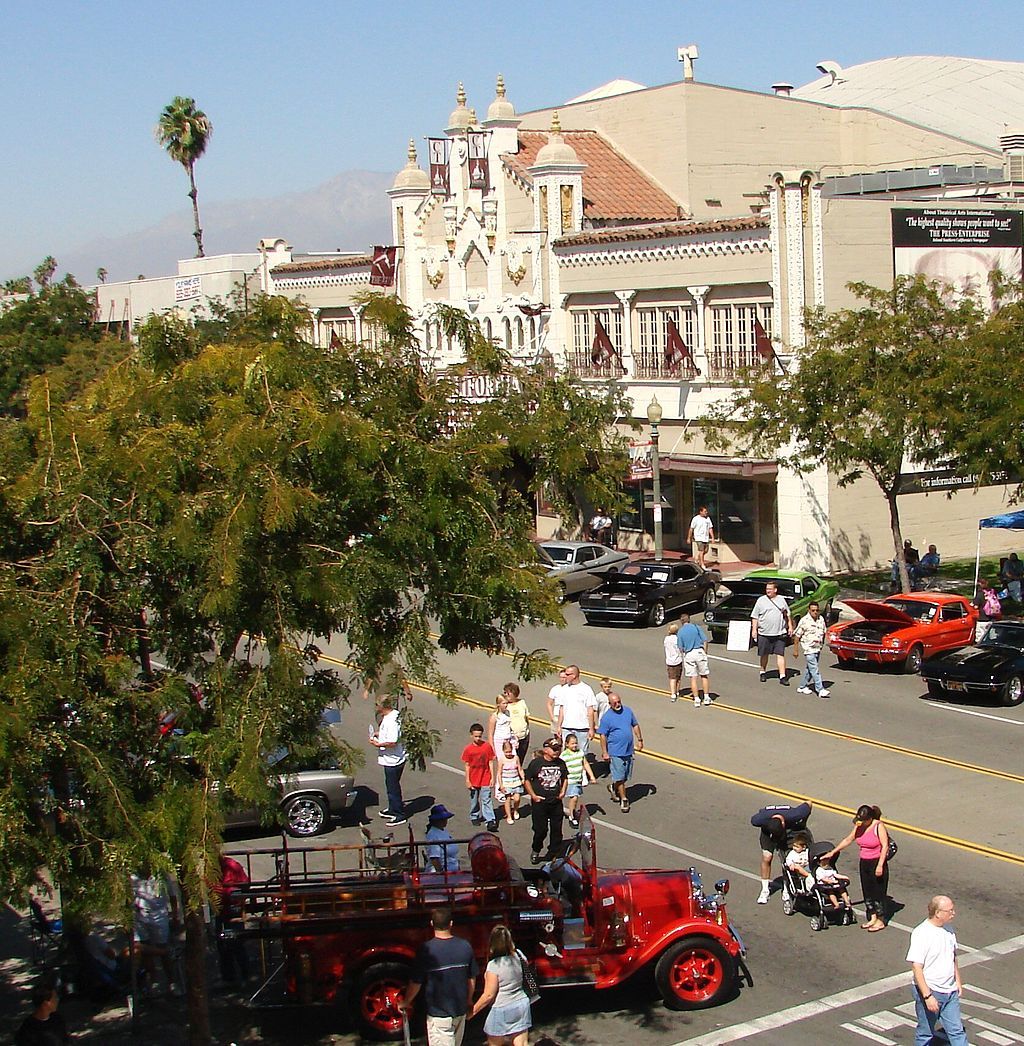 People admiring a car at Route 66 Rendezvous