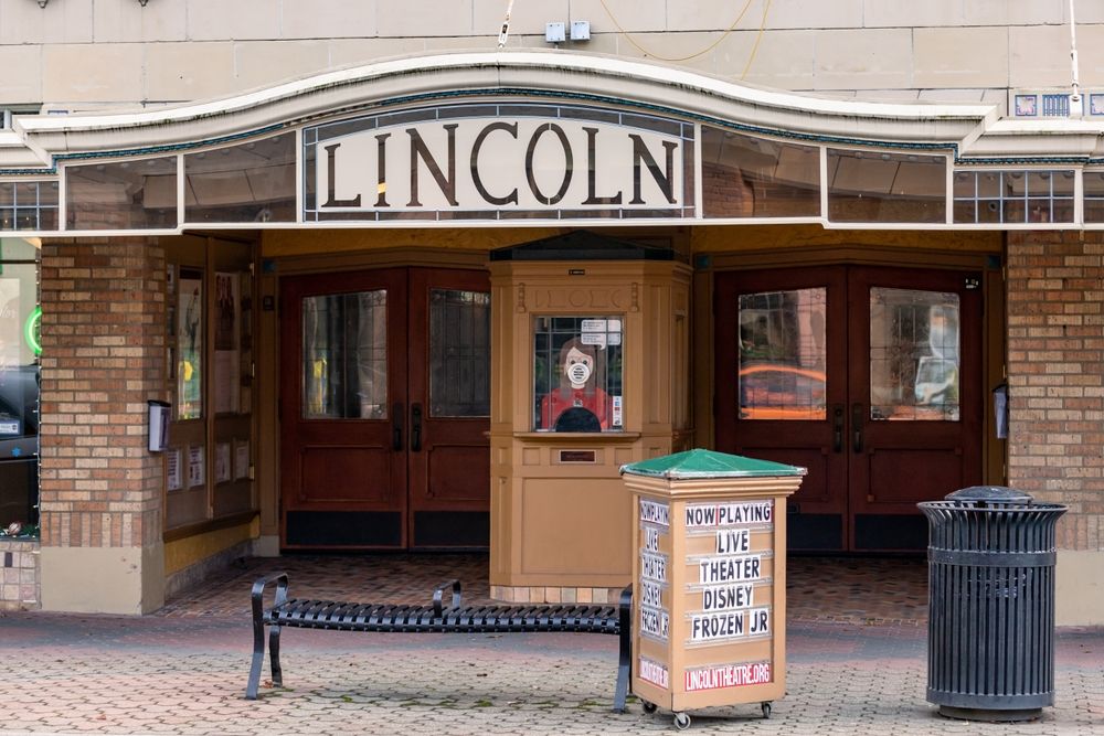 Entrance to the Lincoln Theatre