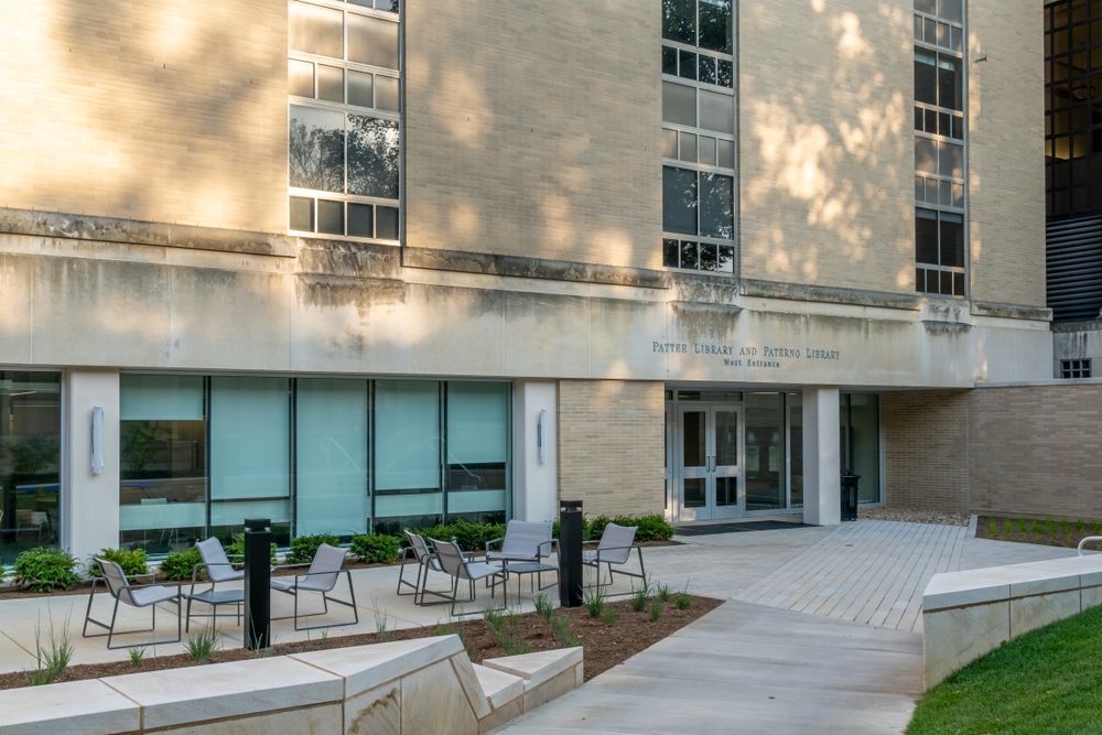 The grounds of Pattee and Paterno Library