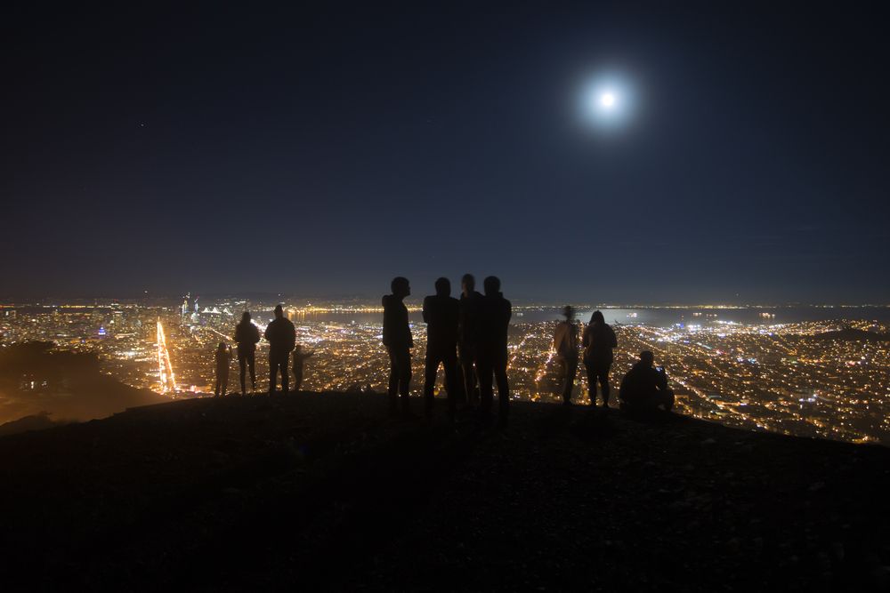 Night scene at Twin Peaks