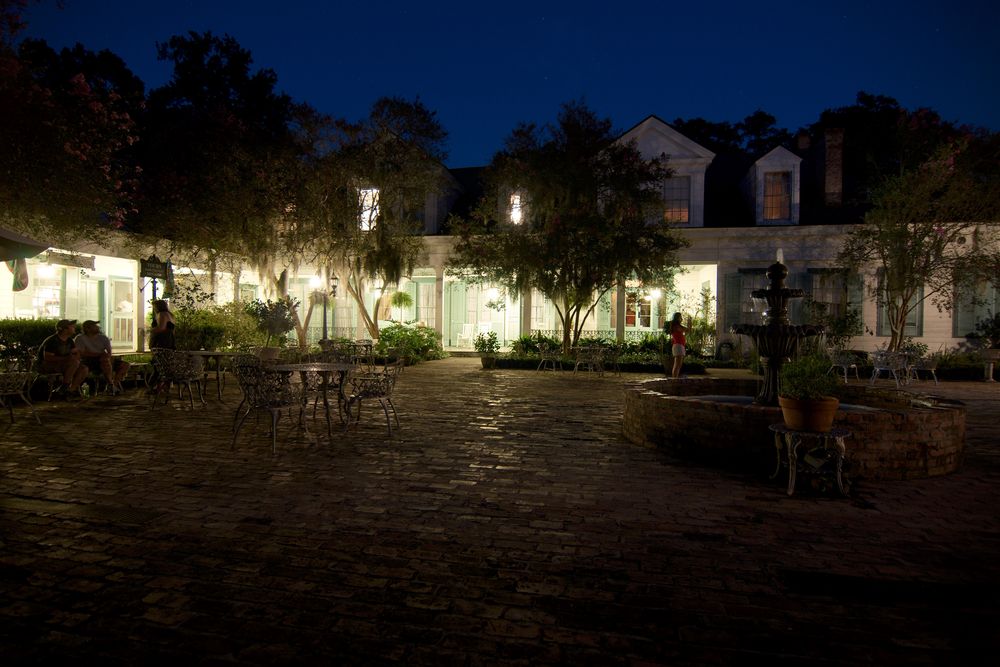 Night scene at Myrtles Plantation