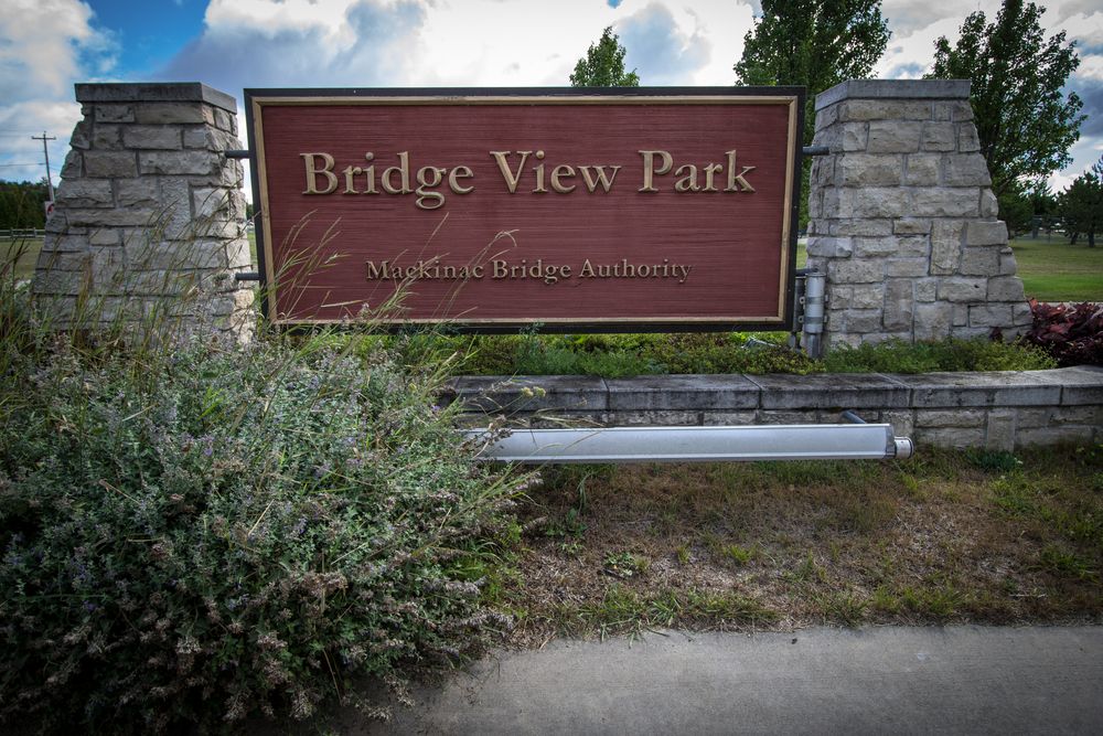 Welcome sign of Bridge View Park