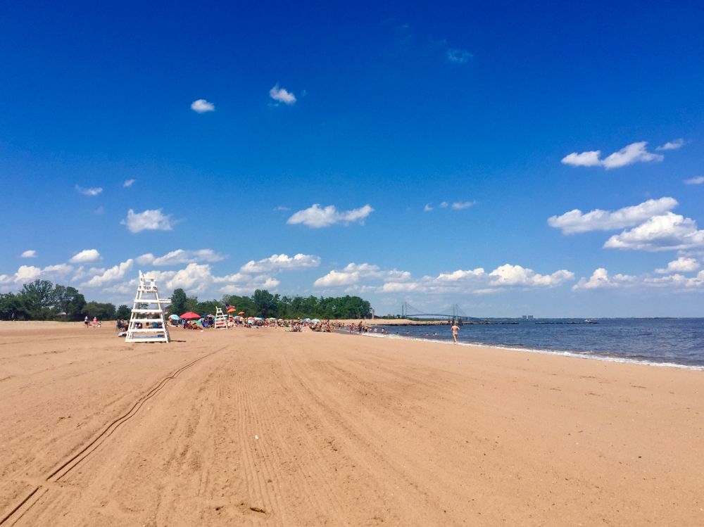 Sunny day at Cedar Grove Beach