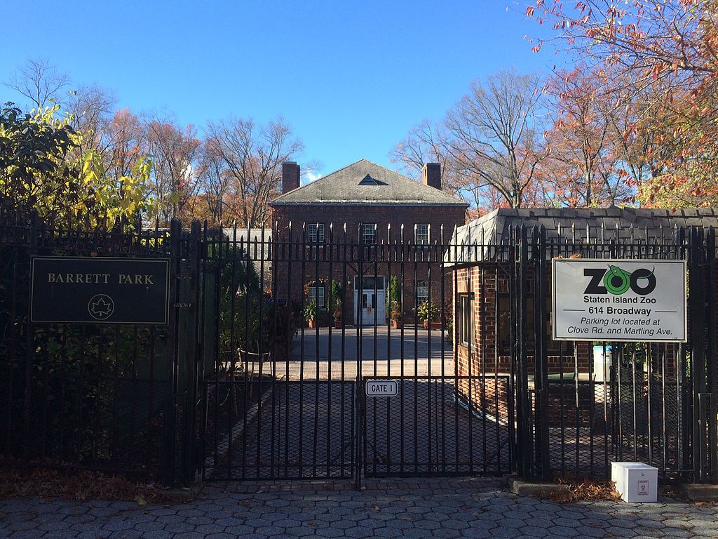Entrance to Staten Island Zoo