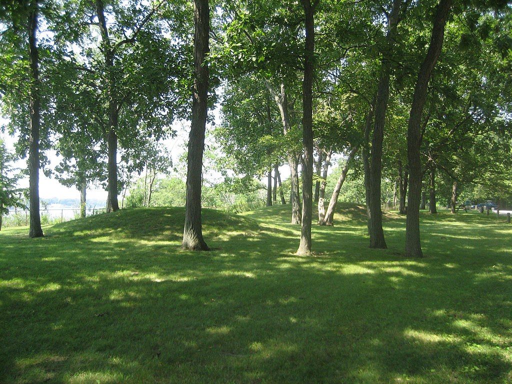 The grounds of Sinnissippi Park