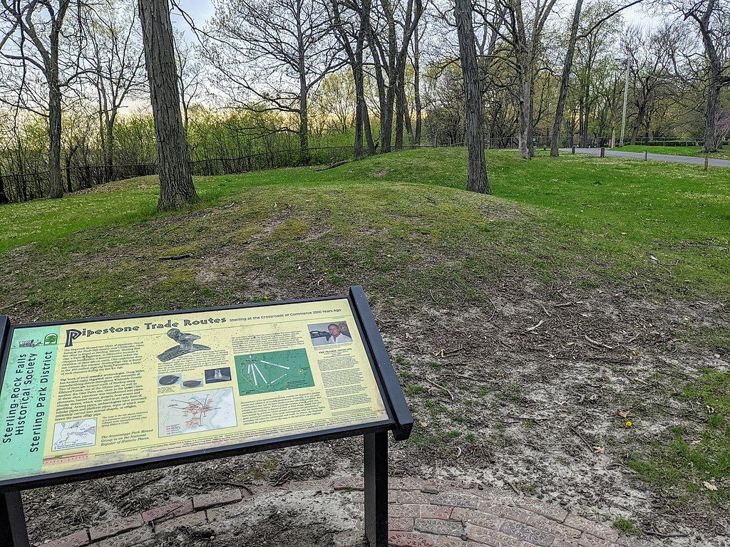 Hopewell indian mound at Sinnissippi Park