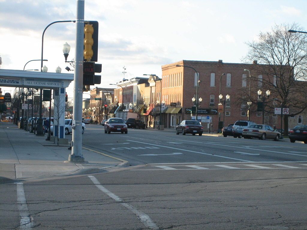 The road of Sycamore Historic District