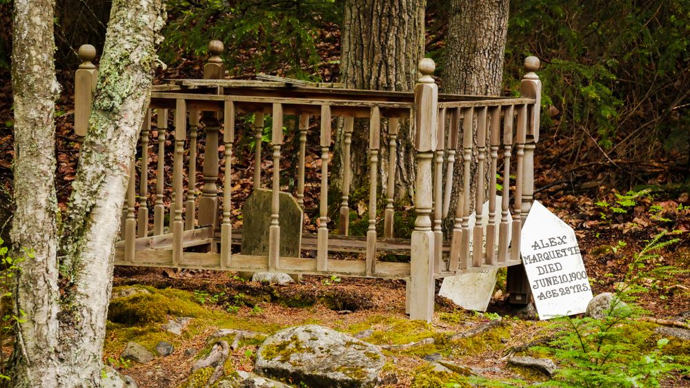 A crib-like structure at Gold Rush Cemetery