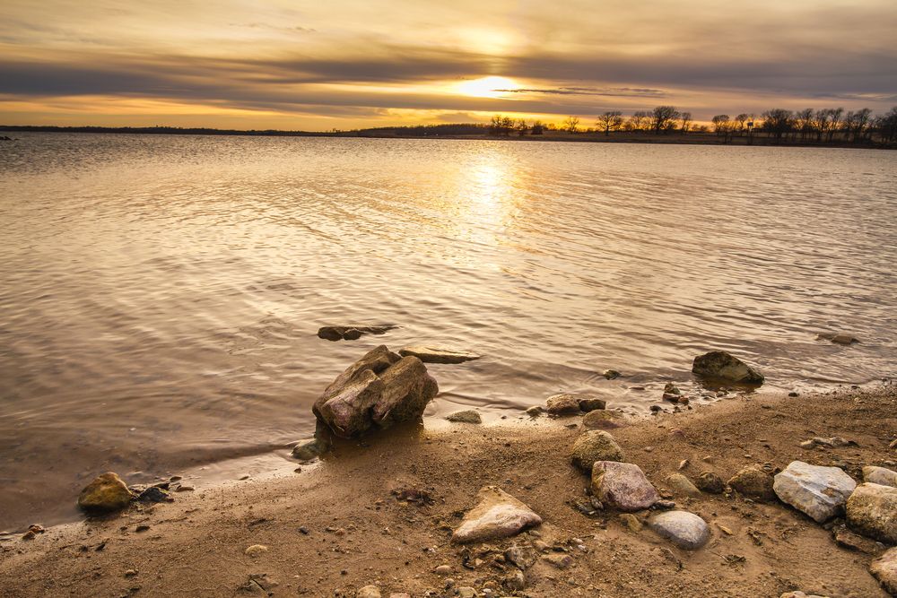 The waters of Smithville Lake