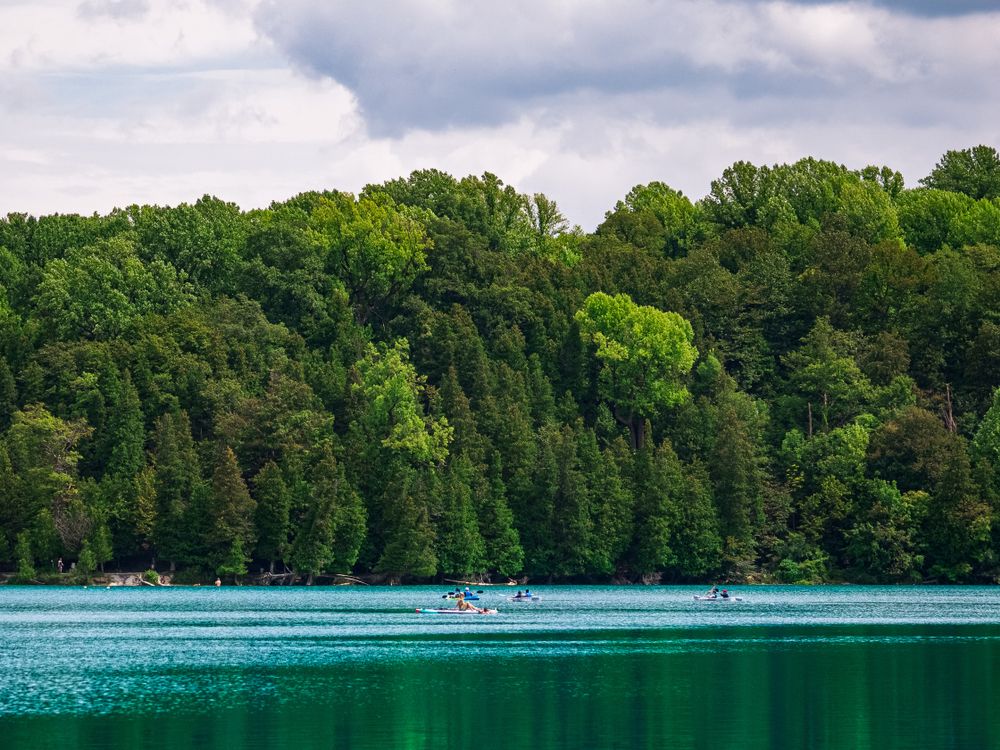 Scenic view of Green Lakes State Park