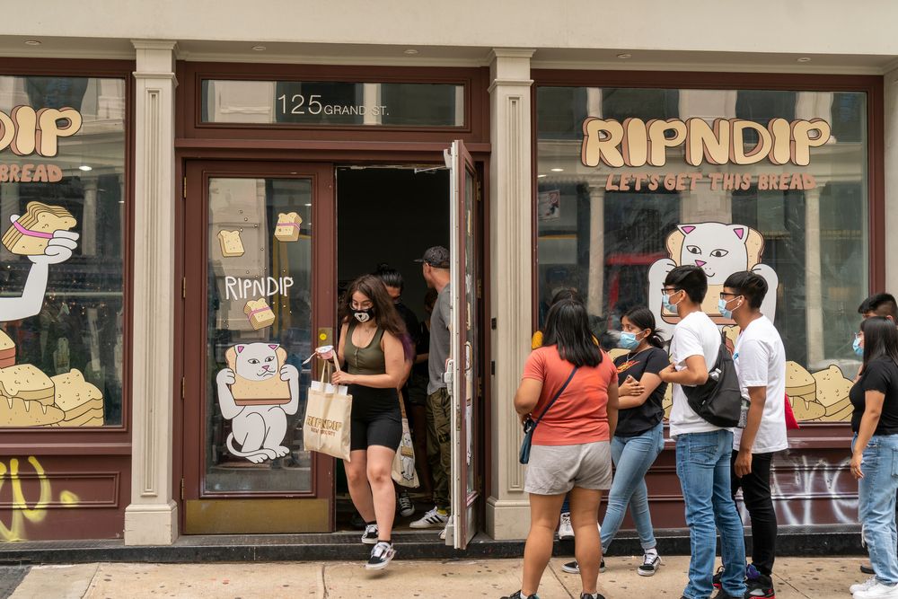 Clothing store pop-up