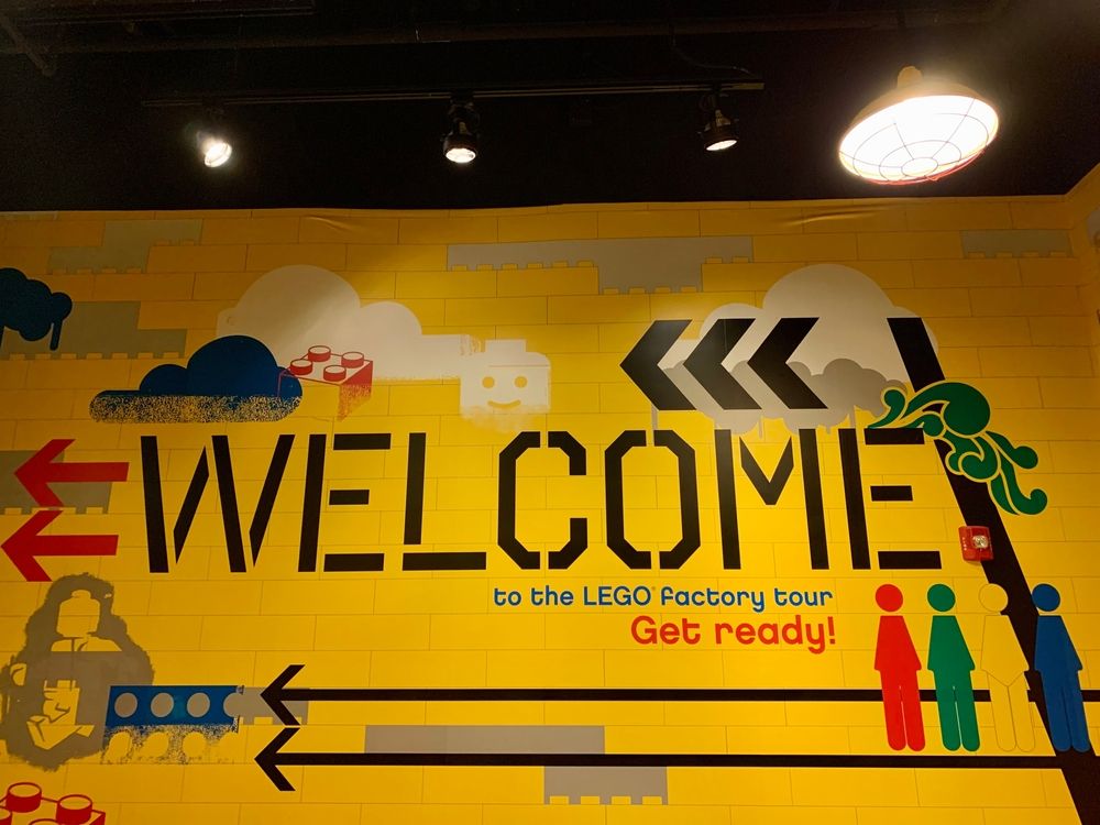 Welcome sign of Legoland Discovery Center Boston